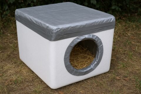 Winterfestes Katzenhaus für draußen selber bauen – Anleitung vom Tierarzt Stuttgart Viele Katzen sind Freigänger und verbringen auch in der kalten Jahreszeit viel Zeit draußen.